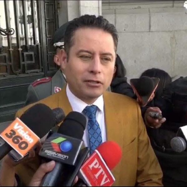 Lara reta a Paz a un careo y sostiene que Cerimedo participaba en reuniones de gabinete