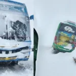 REPORTAN LA MUERTE DE UNA NIÑA TRAS QUEDAR ATRAPADA EN UN BUS POR…