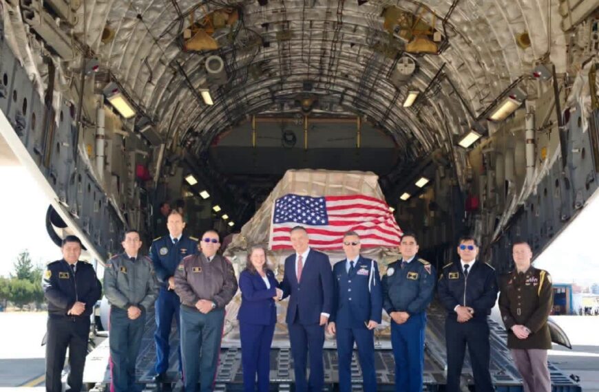 Avión C-17 de EE.UU. llega a Bolivia con equipos y…