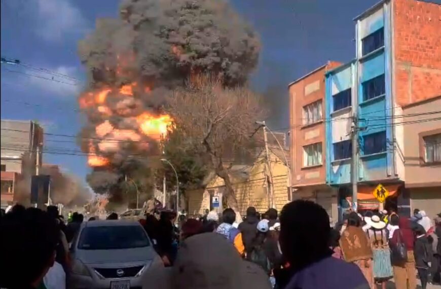 Explosiones dentro de un regimiento militar en Viacha generan daños materiales