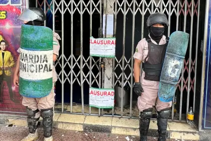 Arrestan a 70 personas y clausuran local nocturno en Santa&hellip;