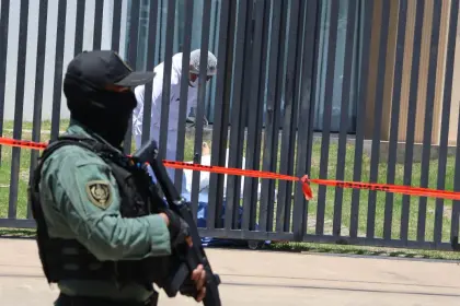 DOBLE CRIMEN EN WARNES: SOBREVIVIENTE SERÁ INTERROGADA Y SU ABOGADO ACLARA SU VÍNCULO CON LAS VÍCTIMAS