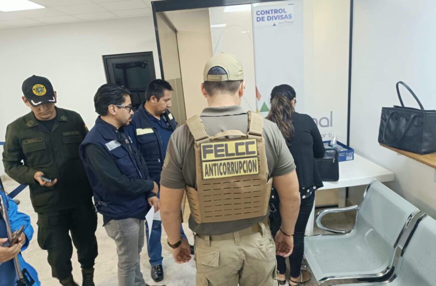 ARRESTAN A FUNCIONARIO DE MIGRACIÓN EN VIRU VIRU POR PRESUNTOS…