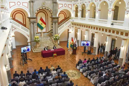 GOBIERNO ASEGURA QUE HAY “MUCHAS COINCIDENCIAS” ENTRE SUS INVESTIGACIONES Y…