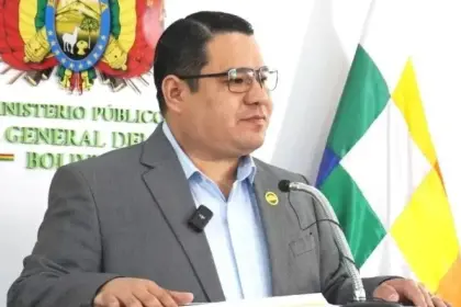 APREHENDEN A CUATRO POLICÍAS POR PRESUNTAS LLAMADAS DESDE LA CELDA…