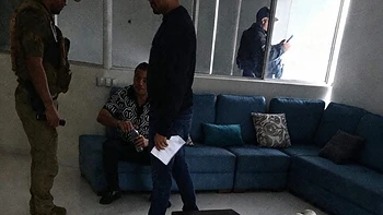 APREHENDEN A JHONNY FERNÁNDEZ TRAS ALLANAMIENTO: LO ENCONTRARON EN UNA HABITACIÓN CERRADA CON LLAVE