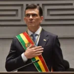 LARA EVALÚA POSTERGAR SESIÓN LEGISLATIVA PARA QUE RODRIGO PAZ RINDA INFORME SOBRE SU…