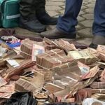 POLICÍA HALLA FAJOS DE DINERO EN UNA AMBULANCIA QUE SALIÓ DEL DOMICILIO DE…