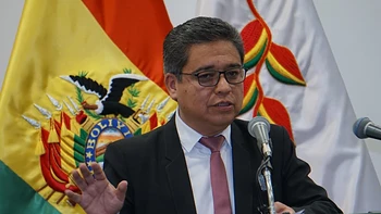 Gobierno anuncia aprehensión del fiscal interino Luis Montaño y lo acusa de usurpar funciones