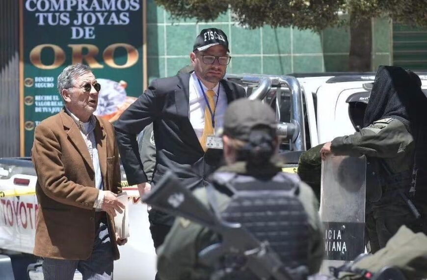 FISCAL MAZZONE INGRESA A LA FELCN, DONDE ESTÁN APREHENDIDOS MARIACA,…